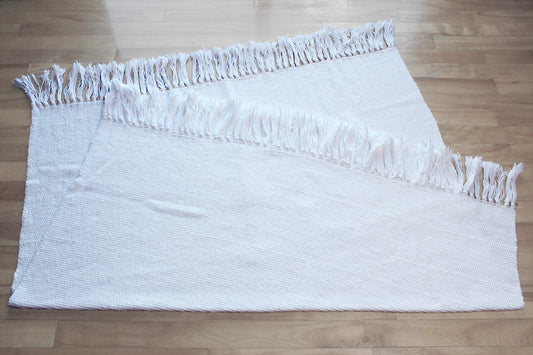 Cotton crib blanket, white, handmade, natural fibres, washer and dryer safe, thick, soft, made in Canada